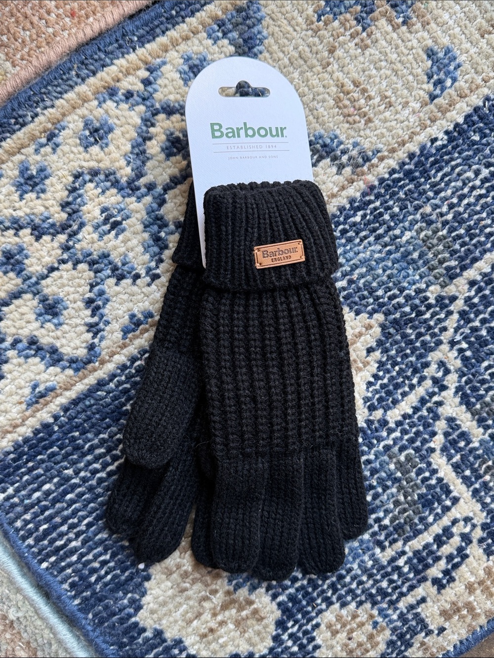 Barbour Saltburn Chunky Black Ribbed Knit Gloves with Leather Logo Patch